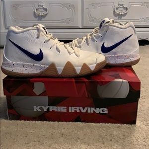 Nike Kyrie 4 (GS) size 7